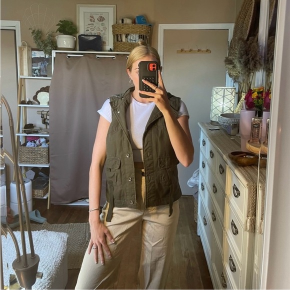 Arizona army green utility vest hood is removable - Picture 2 of 14